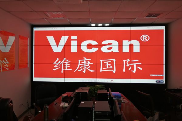 在拼接屏上同时显示多台电脑信号该如何实现？