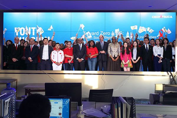 拼接屏怎么实现拼接显示的？