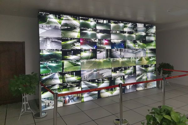 一块拼接屏可以显示多少路视频监控画面？