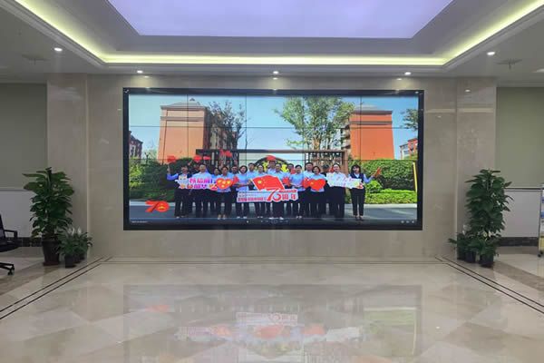 液晶拼接屏为舞台带来与众不同的艺术风采