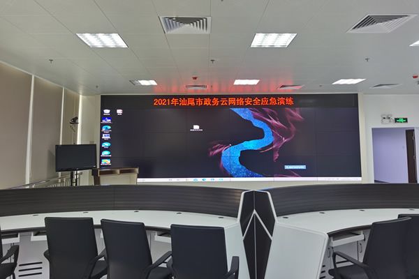 液晶拼接屏的不变形显示是怎么做到的？