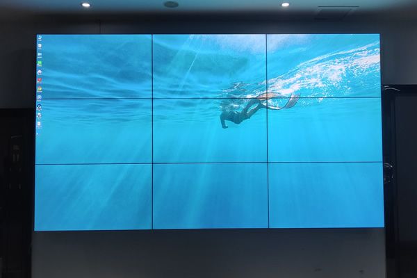 平安城市的建设中，拼接屏显示系统主要发挥哪些作用？