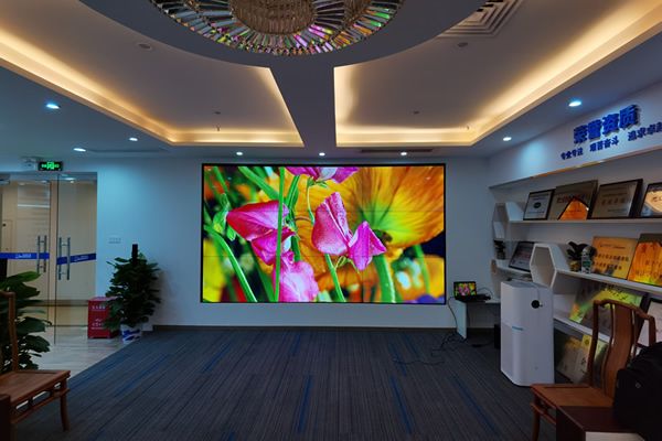 大数据可视化大屏使用LED显示屏好，还是拼接屏好