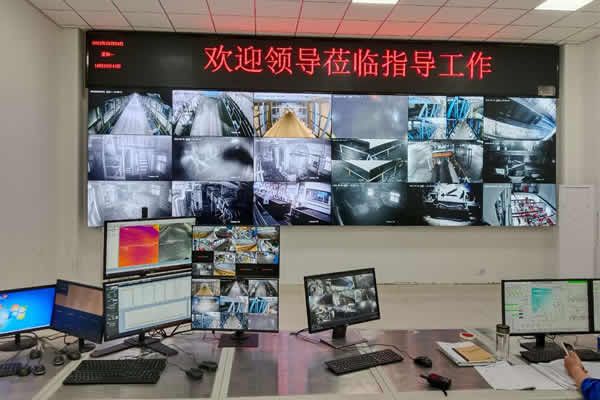 一块拼接屏可以显示多少路监控画面，监控画面是如何在拼接屏上显示的