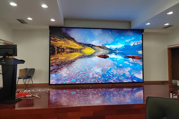 会议室大屏使用会议一体机好，还是LED显示好？