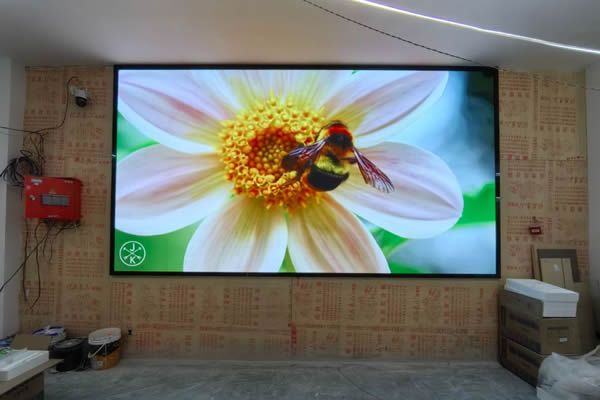 展厅使用投影机好还是LED显示屏好，这两种显示大屏有什么区别