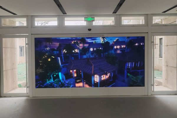 酒店使用LED显示屏好，还是液晶拼接屏好？