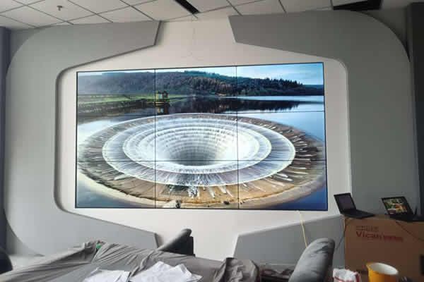 LED显示屏好还是LCD拼接屏好，它们有哪些区别？