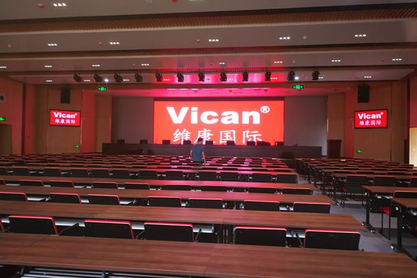 学校大型会议室用哪种显示大屏好，要做多大尺寸的合适？