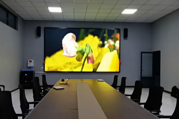 会议室用LED屏幕还是拼接屏幕好？