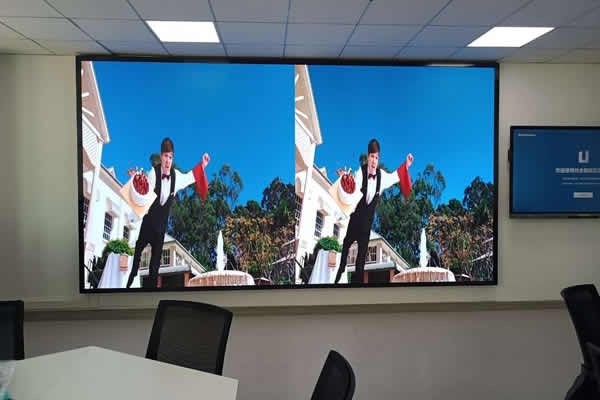 P0.9与P1.25 COB显示屏深度技术对比分析报告