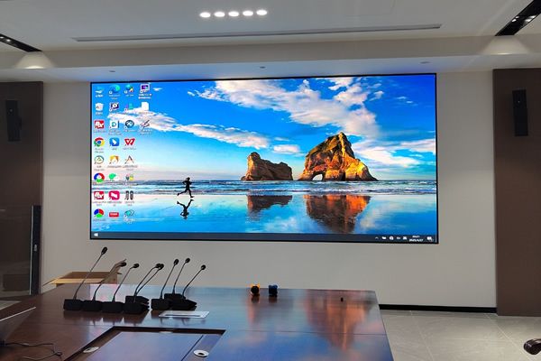 p1.53全彩led显示屏适合在会议室开会使用吗？