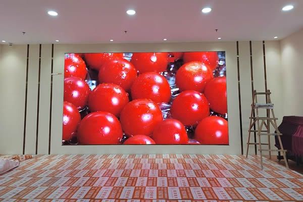 P1.53 LED 最佳观看距离的深度解析：从理论计算到场景应用